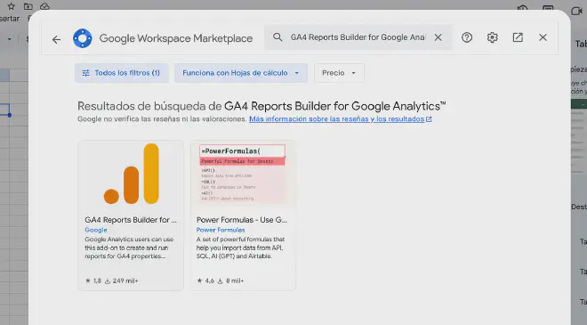 Búsqueda del complemento oficial 'GA4 Reports Builder' en el Google Workspace Marketplace.