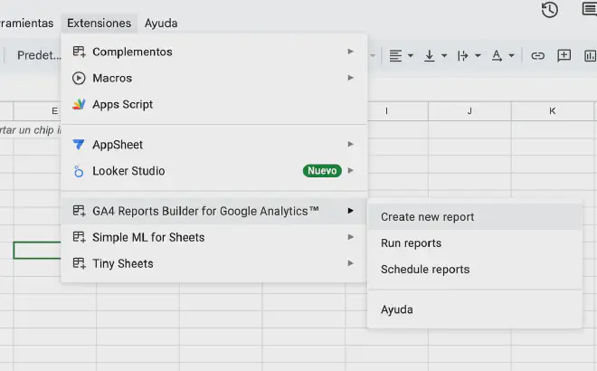 Menú del complemento en Google Sheets para crear un nuevo informe de GA4.